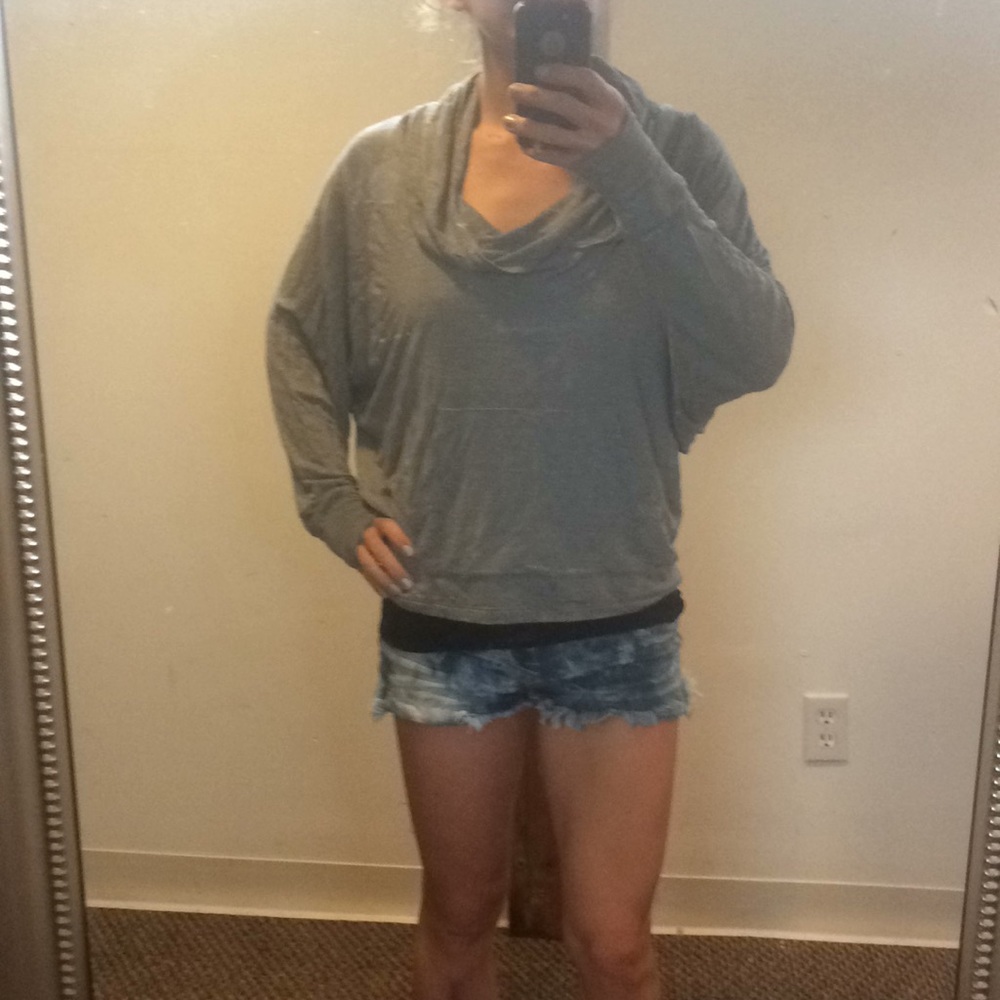 Lucy hooded pullover